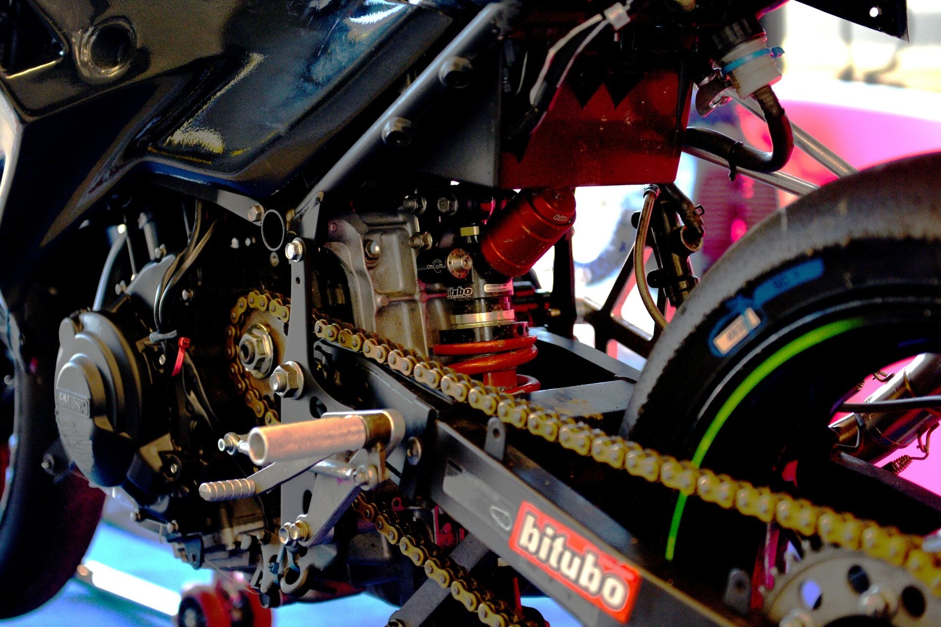 XXT71 - Rear Mono Shock - Red Spring