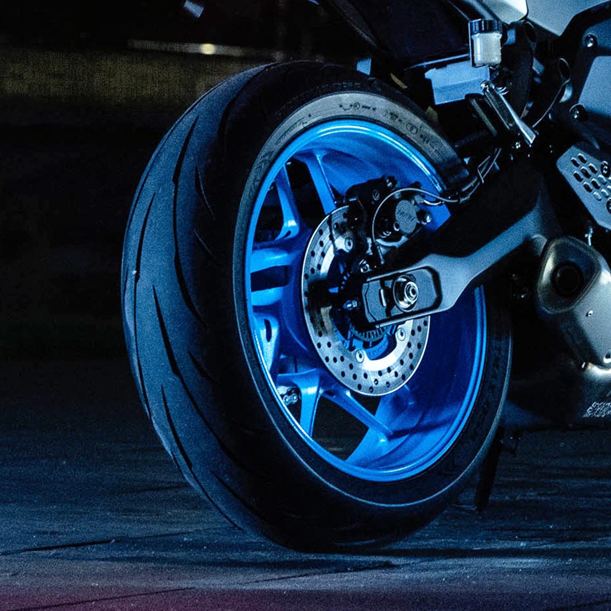 D> Q5A 140/70R17M 66H