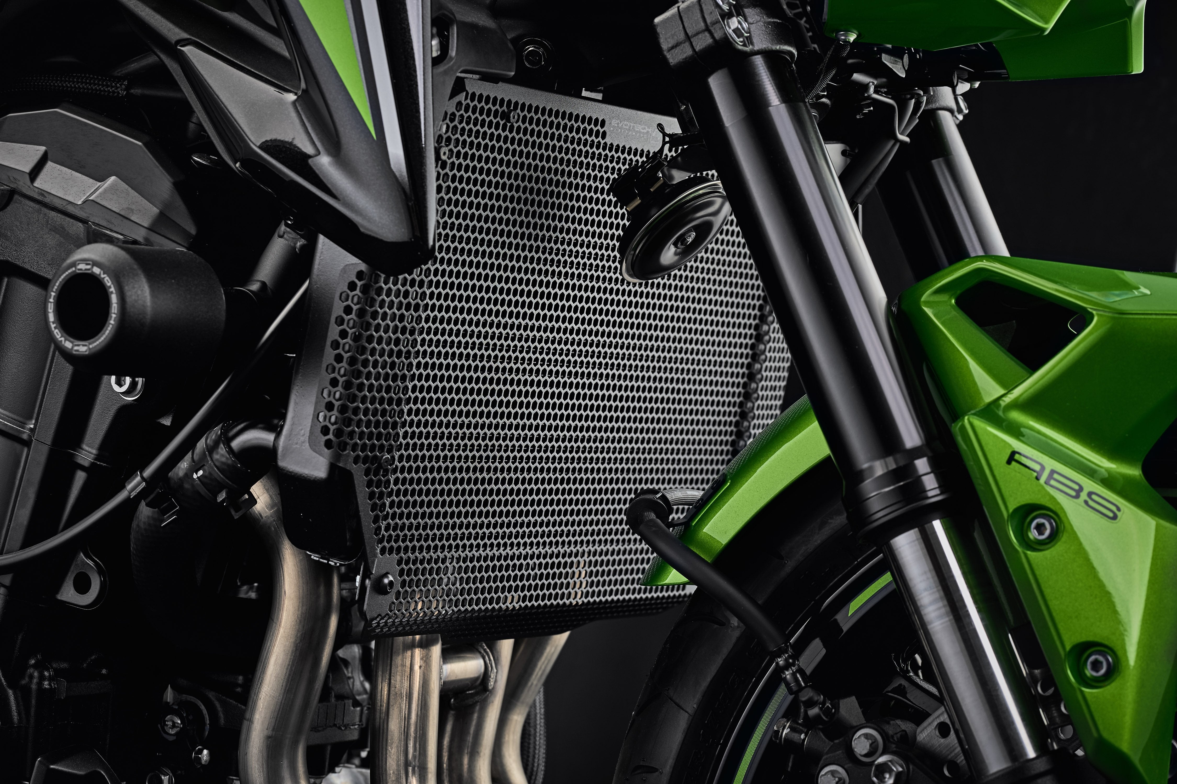 Evotech Kawasaki Z900 SE Radiator Guard (2022 - 2024)