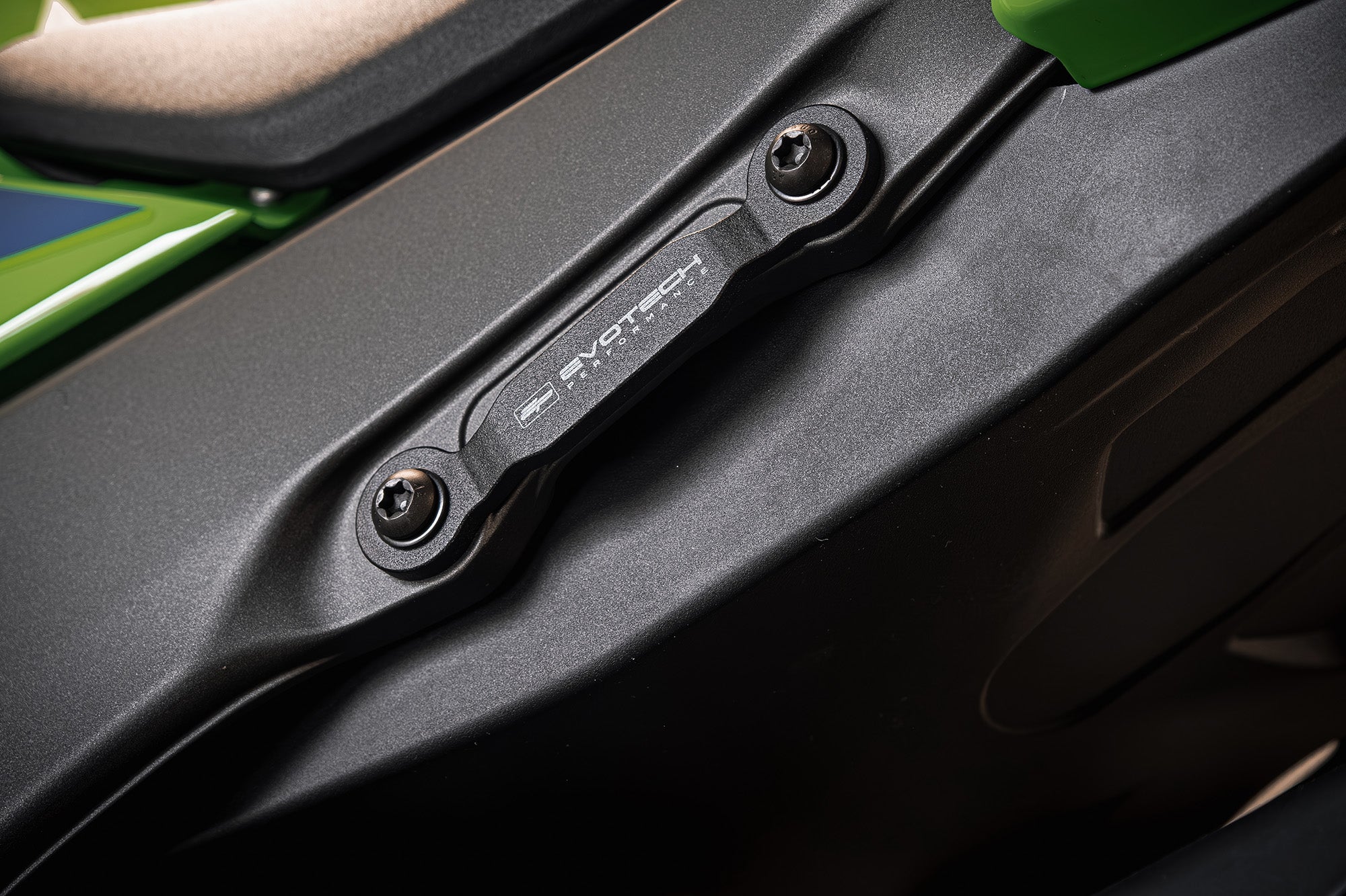 Evotech Kawasaki Ninja ZX-10R Exhaust Hanger & Pillion Footpeg Removal Kit (2026+)
