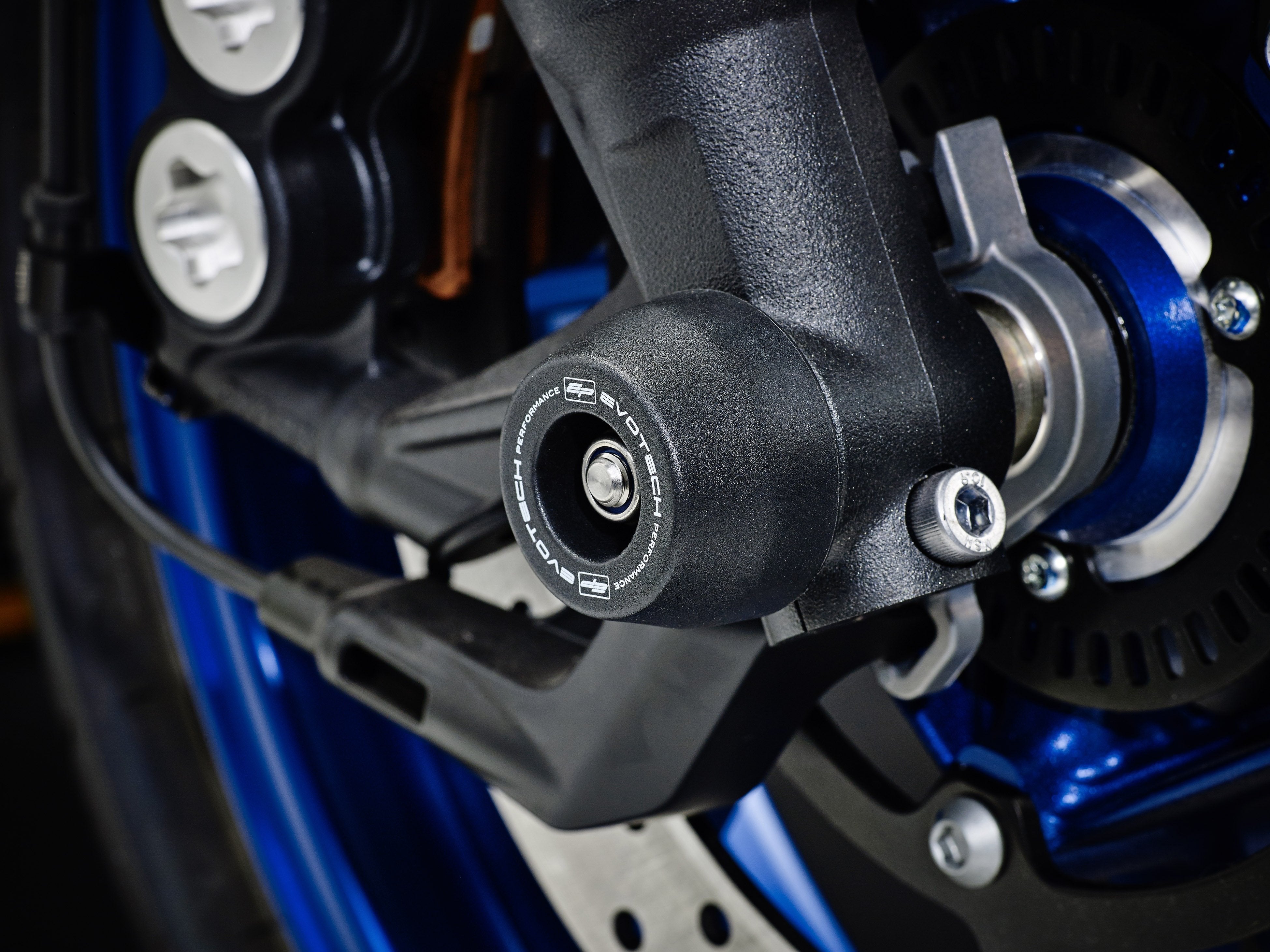 EP Spindle Bobbins Crash Protection seamlessly added to the front wheel of the Yamaha MT-09 offering front fork protection.