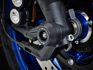 EP Spindle Bobbins Kit for the Yamaha MT-09 fitted to the front wheel, protecting the front forks and brake calipers.