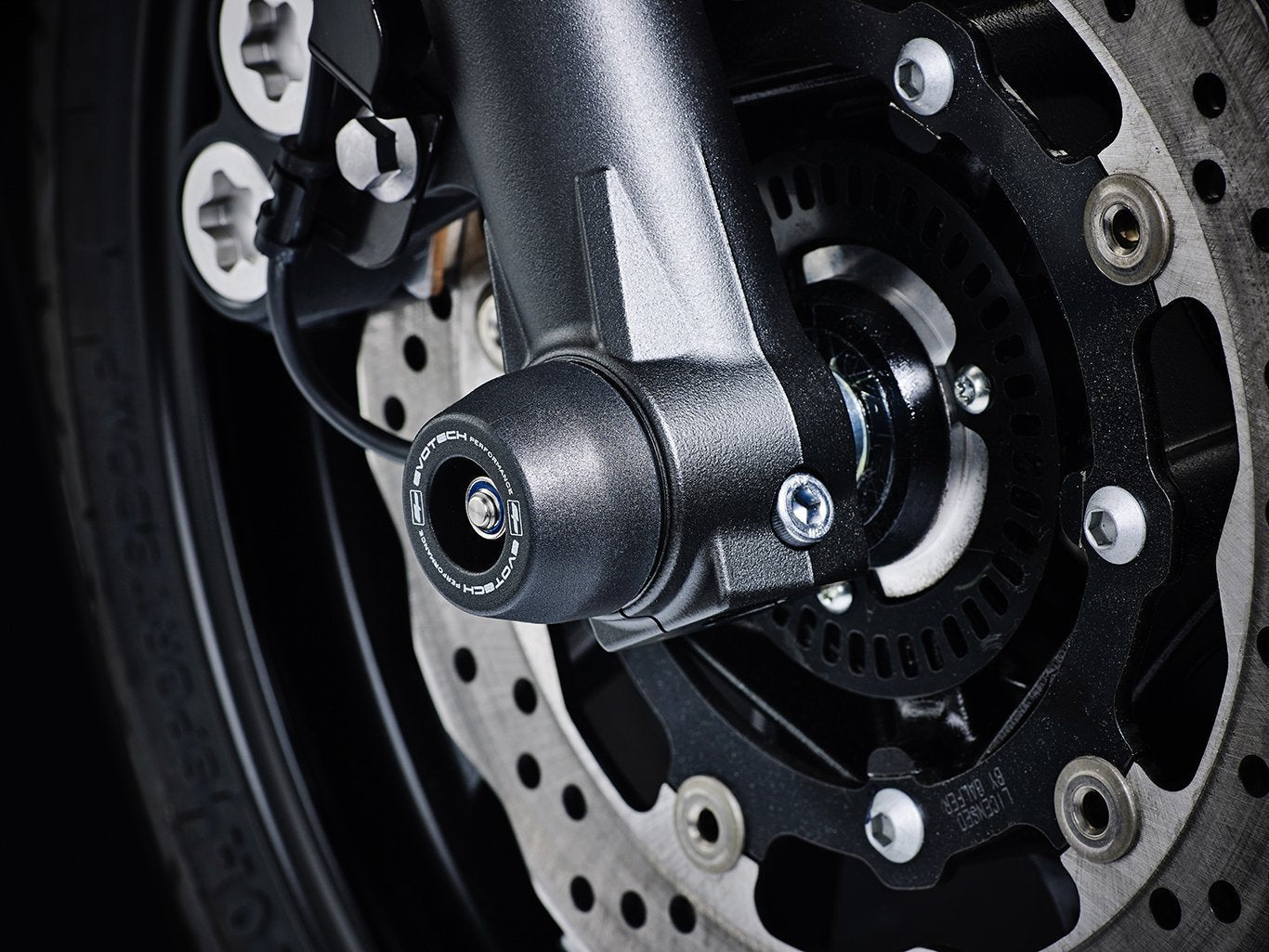 The precision fit of the EP bobbin to the front wheel of the Yamaha FZ-07 from the EP Spindle Bobbins Kit, extending crash protection to the front forks, spindle retainers and brake calipers. 