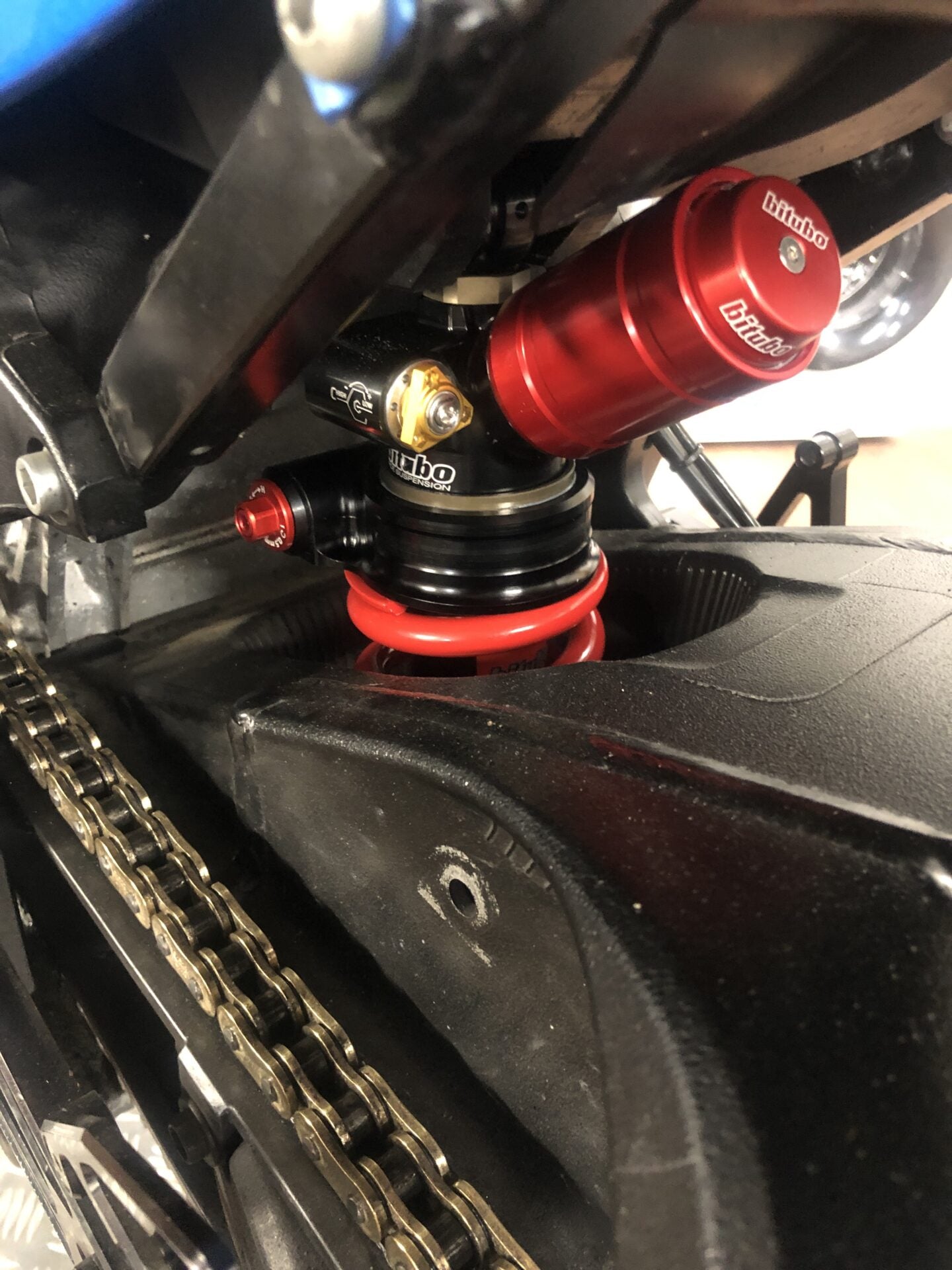 XXZ31V2 - Rear Mono Shock - Red Spring